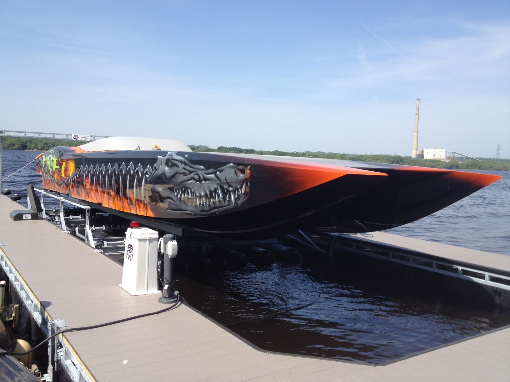 Side Photo of a boat on a PolyLift