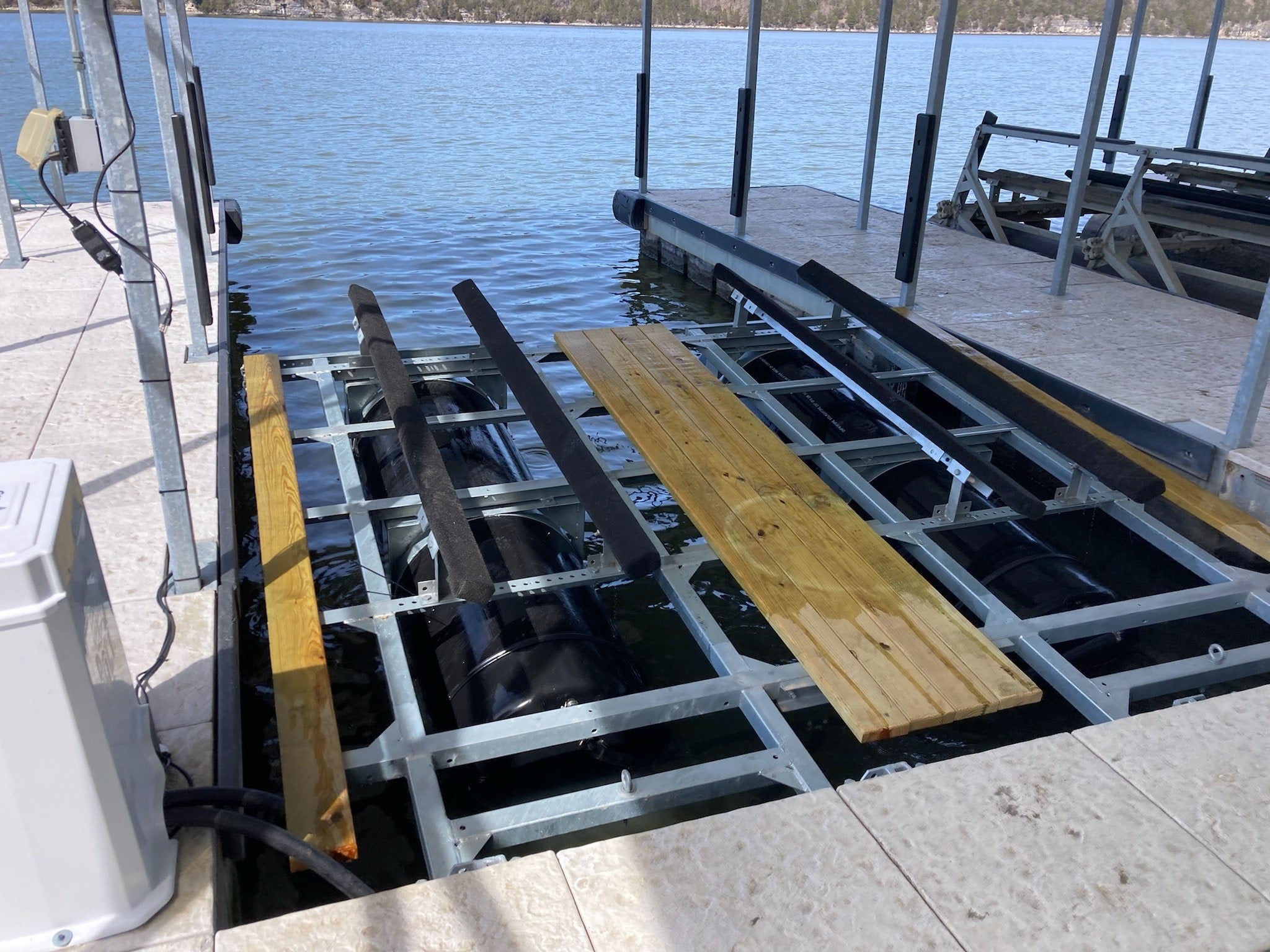Photo of a PolyLift in the water with no boat on it