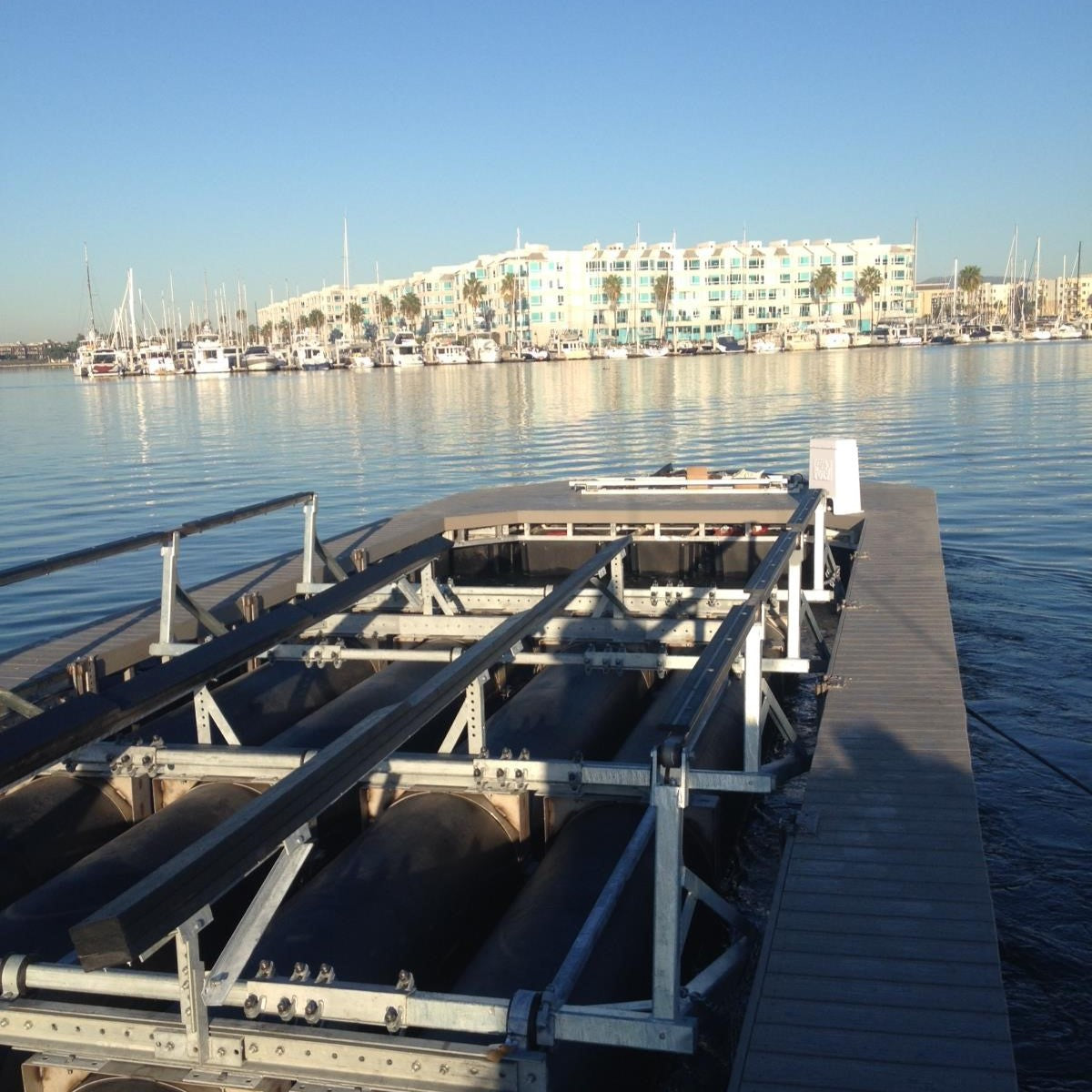 Photo of a boat Lift sitting in the dock