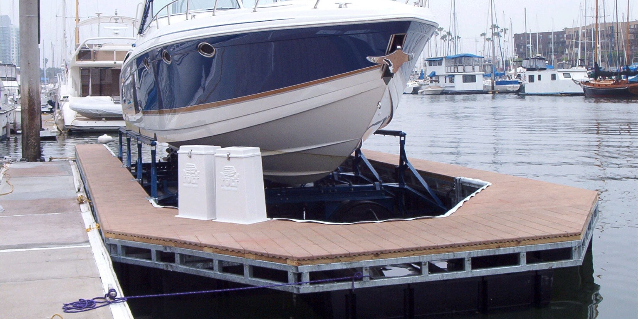 Photo of two PolyLift control units in front of a boat on a Boat on a PolyLift